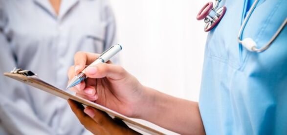 liječnik propisuje liječenje bolova u donjem dijelu leđa